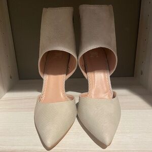 Grey pointed toe pump size 10
